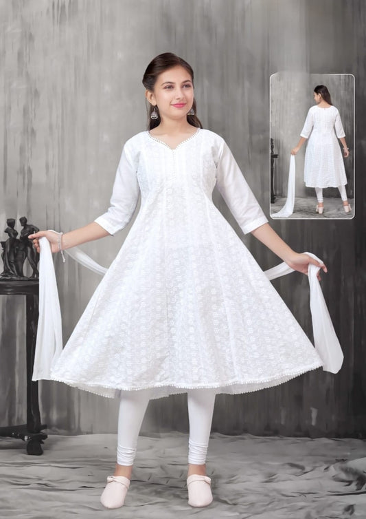 Kurty Pent DK1663