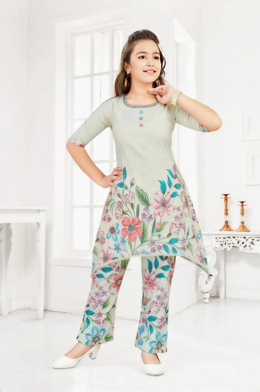 Girls OfWhite Colour Kurti Pent